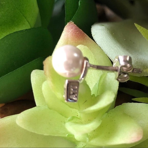 ⚡️Host Pick⚡️Vintage Pearl & CZ Earrings - Picture 5 of 8